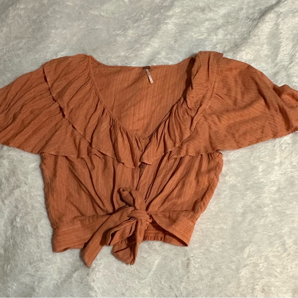 Free People "The Ramona tie-waist top cropped blouse Ruffle Neck
Peach Color L - Picture 3 of 9